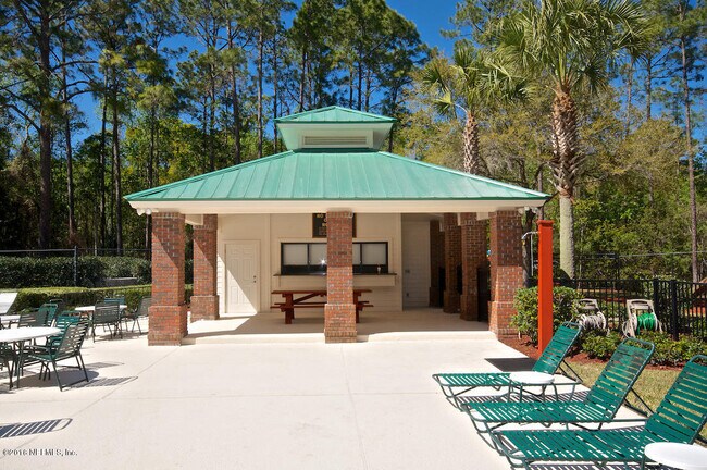Building Photo - 9166 Spindletree Way