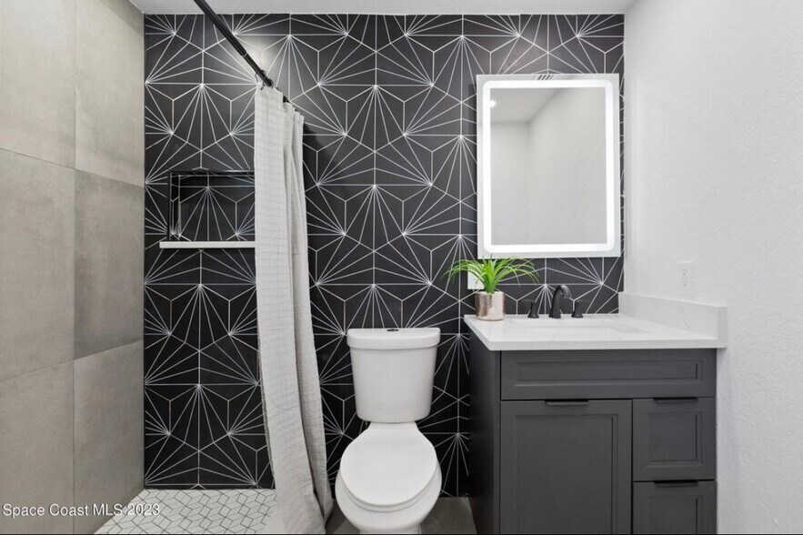 Building Photo - 415 North Shore Dr