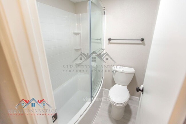 Building Photo - 10610 S 48th St