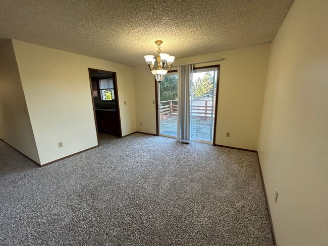 Building Photo - COMING SOON!!!  Fantastic 4 Bedroom Home on Blueberry Hill in Hazel Dell!