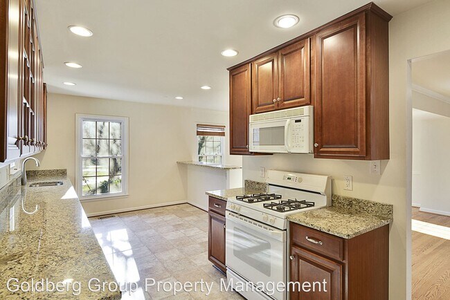 Building Photo - 4 br, 4.5 bath House - 10121 Donegal Court