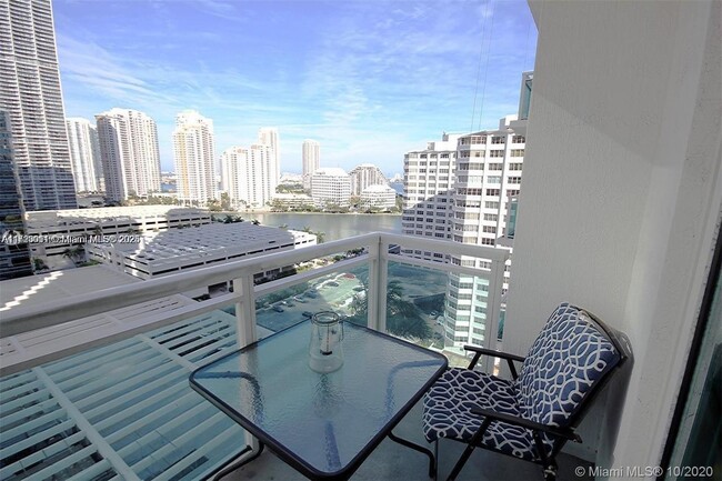 Building Photo - 950 Brickell Bay Dr