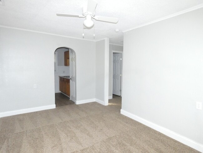 Building Photo - 10620 N Locust Ct