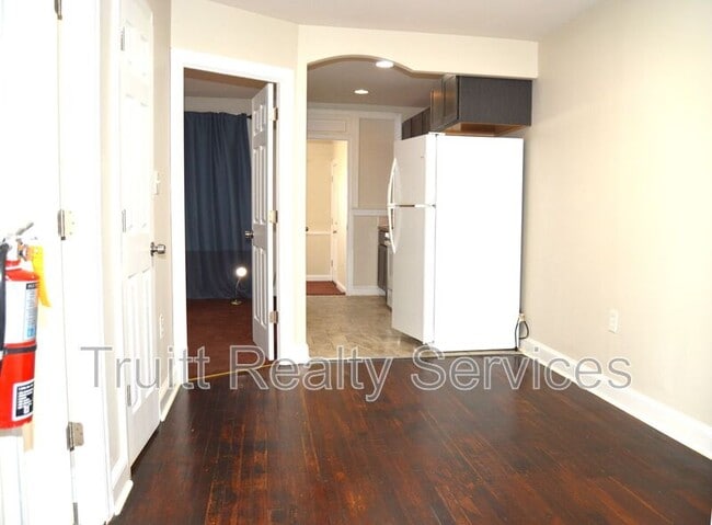 Building Photo - 1621 17th Pl SE