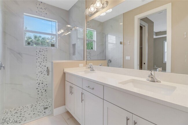 Building Photo - 2793 72nd Ave NE