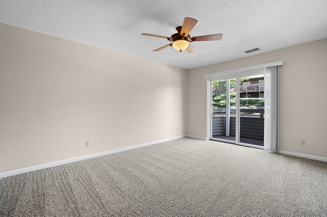 Building Photo - Spacious 2-Bedroom, 2-Bath Condominium in ...