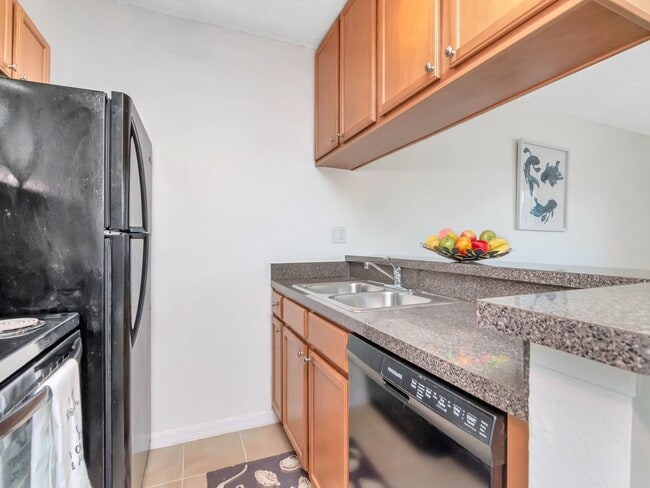 Building Photo - 1/1 Condo in Heart of Brandon & Brandon HCA Hospital