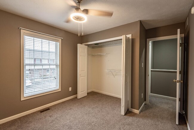 Building Photo - 3360 S Oaklawn Cir