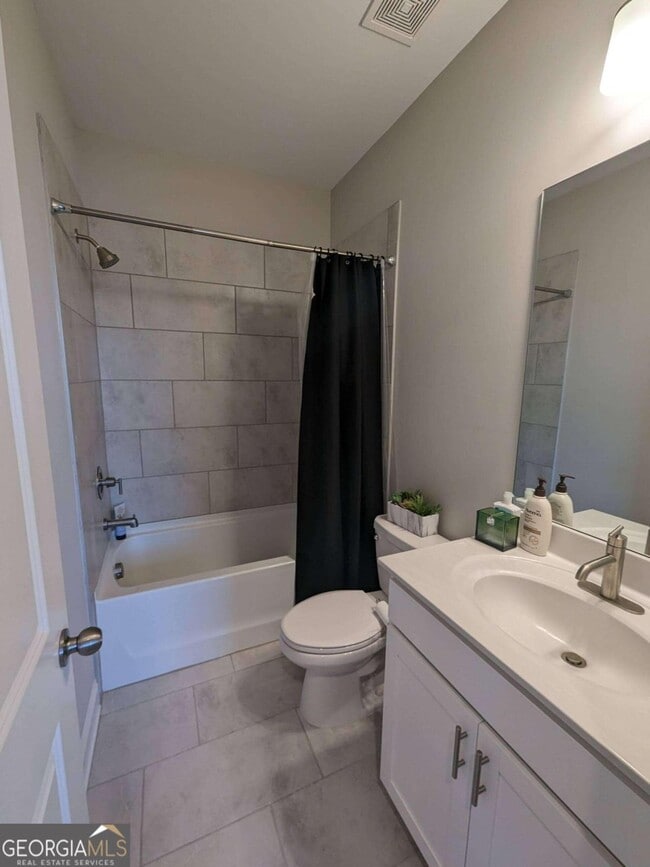 Building Photo - 201 Spike Trl SE