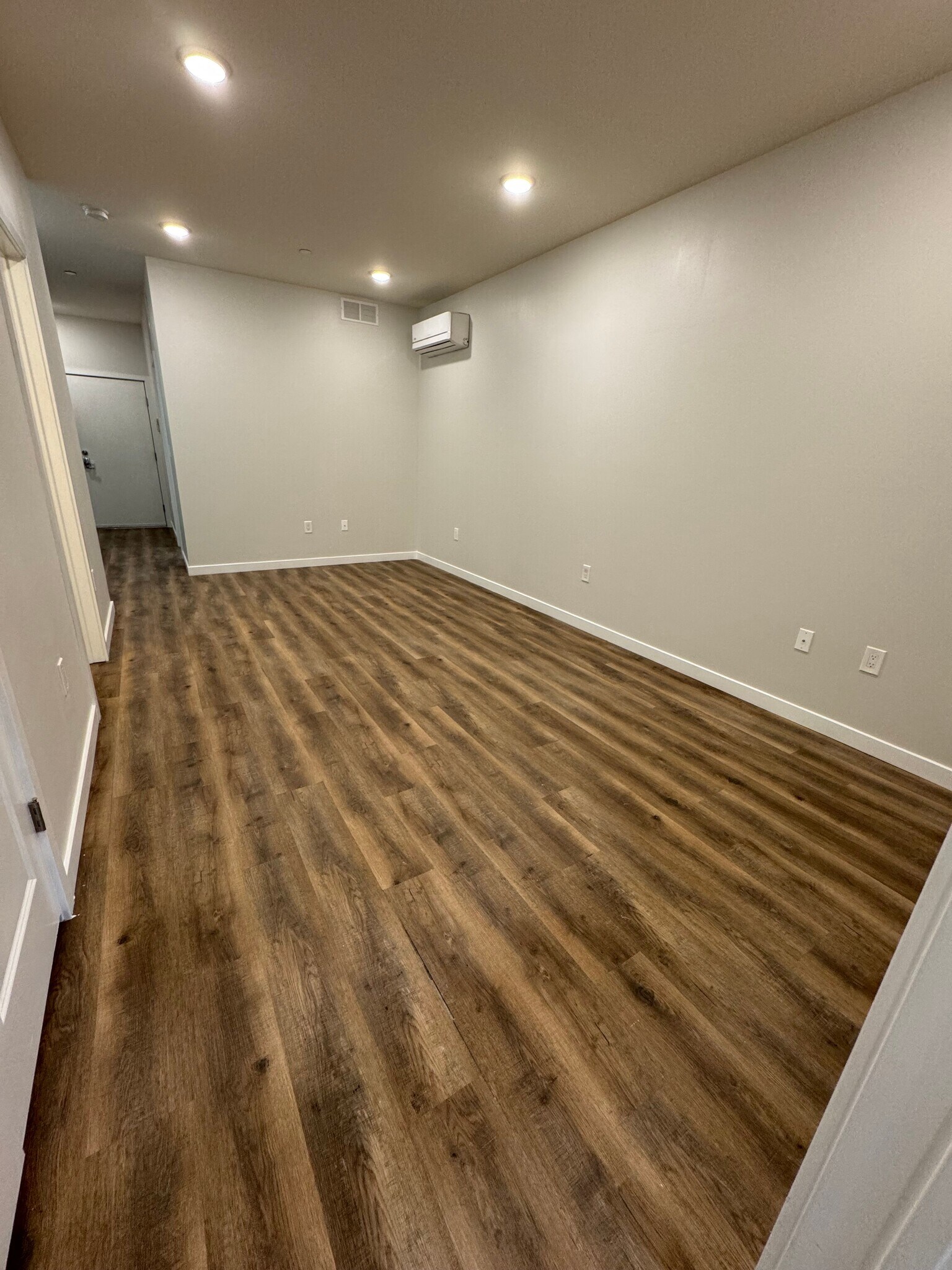 Building Photo - 707 N 40th St