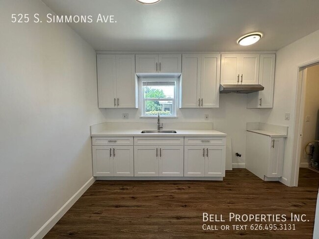Building Photo - 525 Simmons Ave