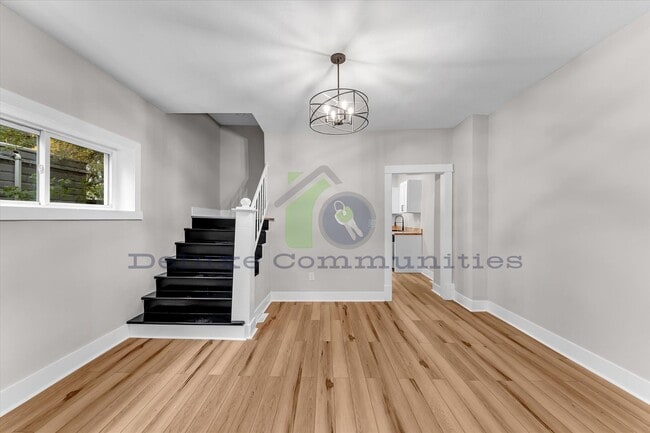 Building Photo - 724-724 Adams St SE