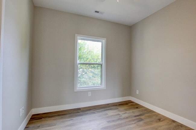 Building Photo - 238 3rd St