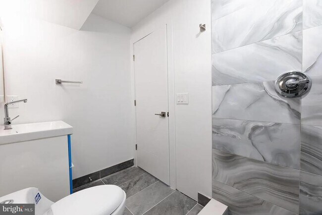 Building Photo - 2055 Tasker St