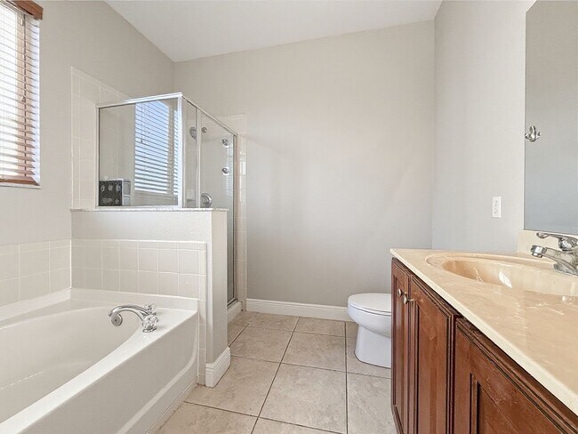 Building Photo - Waterfront 4 Bedroom Home in Eagle Creek Golf Community – Lake Nona
