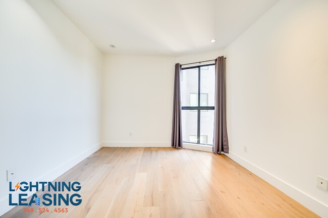 Building Photo - 8811-8815 Burton Way