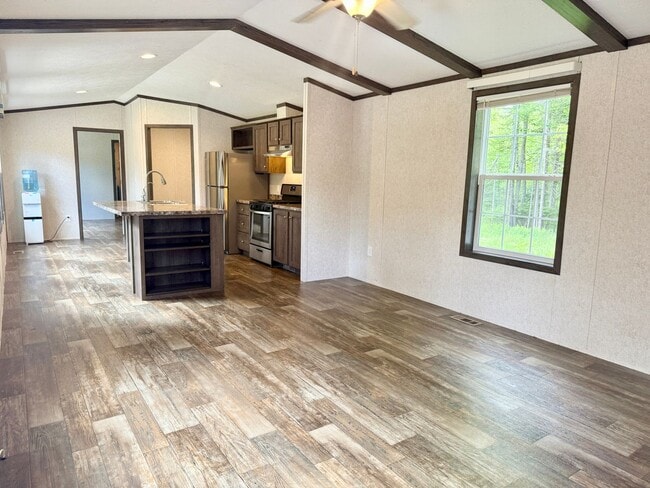 Building Photo - Nearly new 3 bedroom mobile home on a big ...