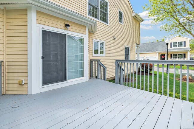 Building Photo - 70 Maple Oak Dr