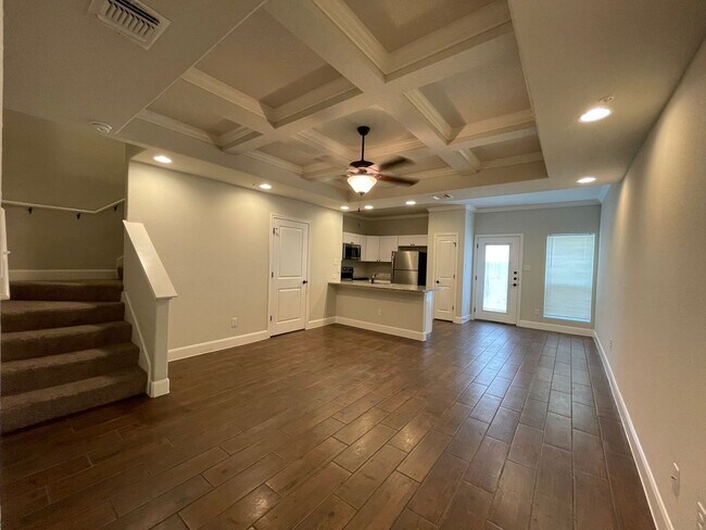 Building Photo - Townhome for rent