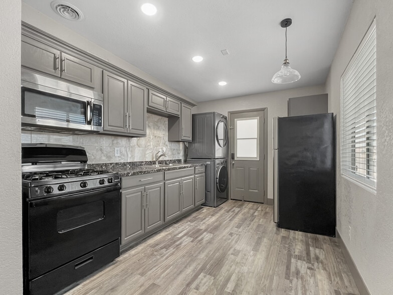 Kitchen - 1805 Evelyn Ave