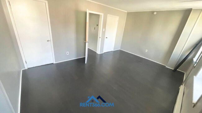 Building Photo - 101 N George St