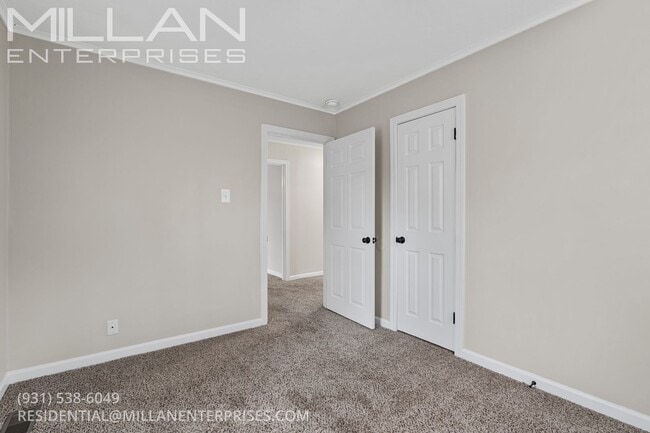 Building Photo - Charming Three Bedroom Home with Natural Privacy and Prime Location