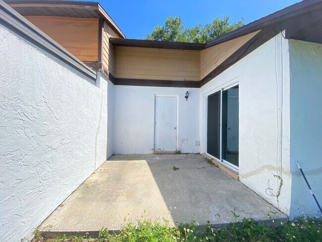 Building Photo - 135 Sand Pine Cir