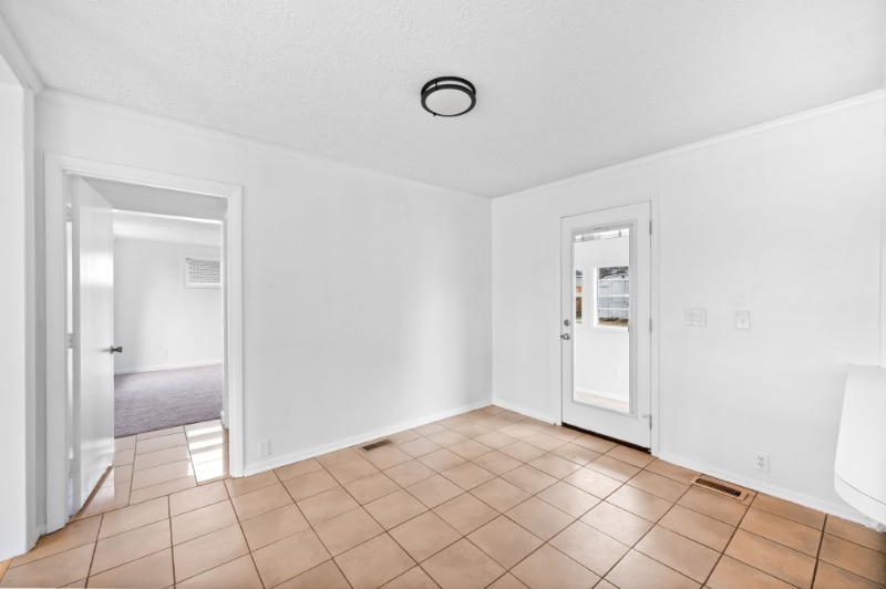 Building Photo - 504 Continental Dr