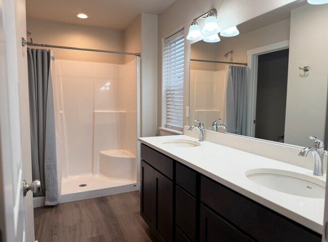 Building Photo - Beautiful Kalispell Home
