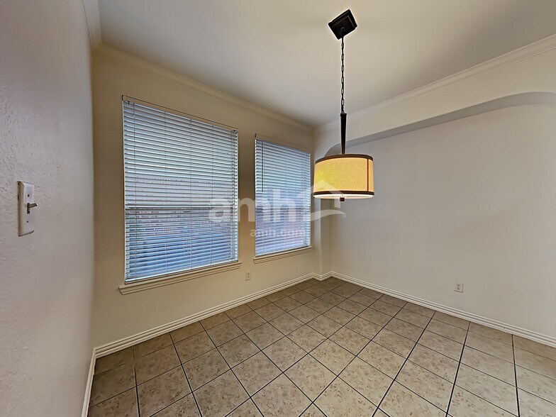 Building Photo - 5805 Kiger Dr