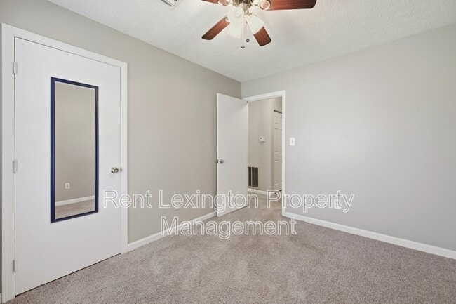 Building Photo - 3352 Featherston Dr