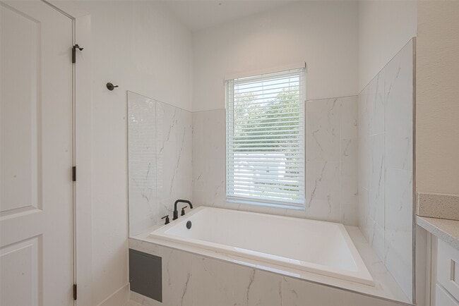 Building Photo - 13419 Scott St