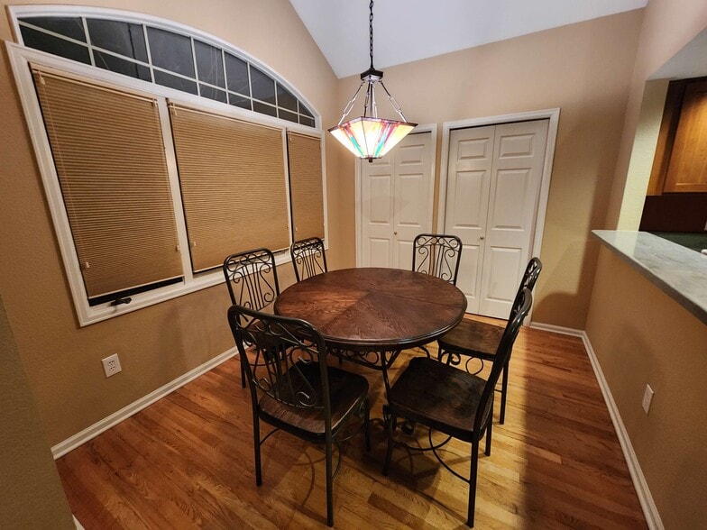 Shared seating - 1545 Lodge Ln