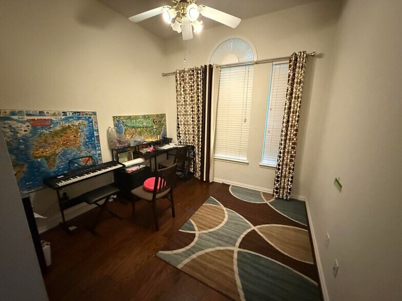 Building Photo - 1619 Mineral Springs Dr