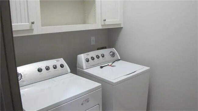 Building Photo - 6556 Bennington Bluff Ct