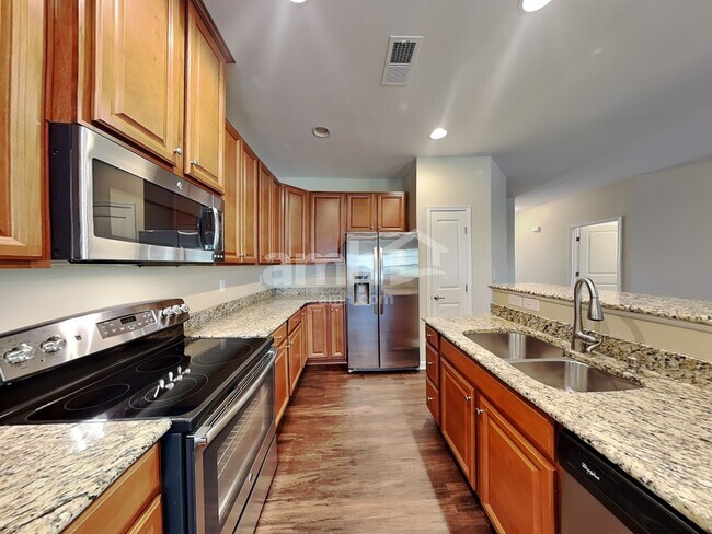 Building Photo - 3008 Fallondale Rd