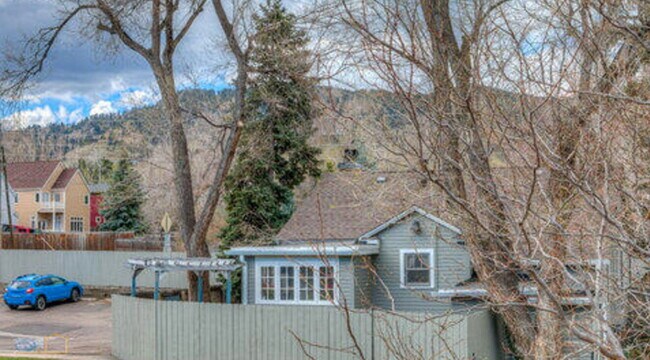 Building Photo - Beautiful Townhouse in Boulder!