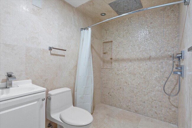 Building Photo - 1421 Ponce de Leon Dr