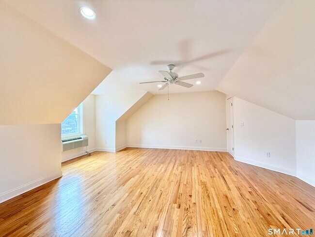 Building Photo - 27 Ferris Ave