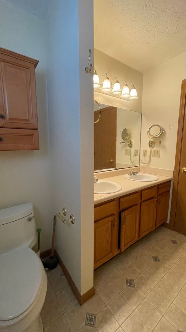 Building Photo - 205 S Furlong Dr