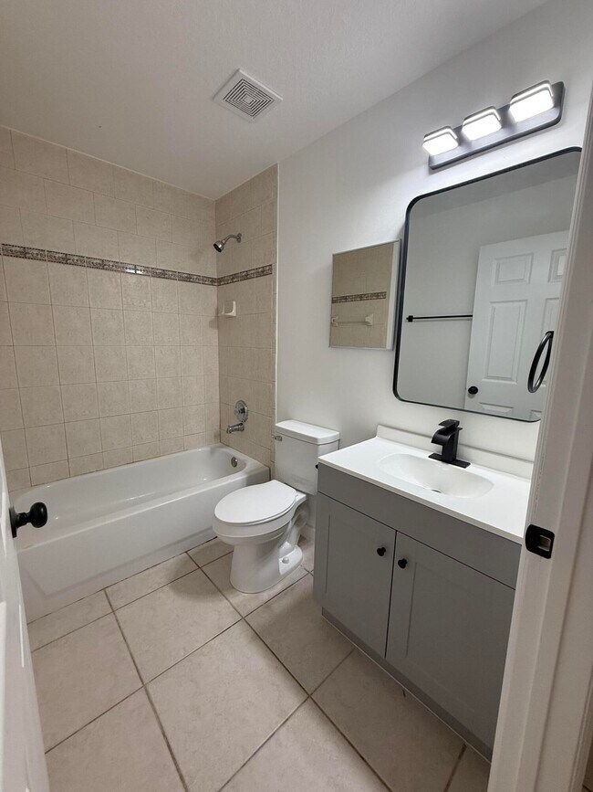 Building Photo - 1215 Hyacinth Pl