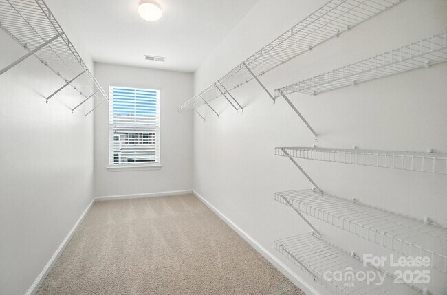 Building Photo - 2031 Hamil Ridge Dr