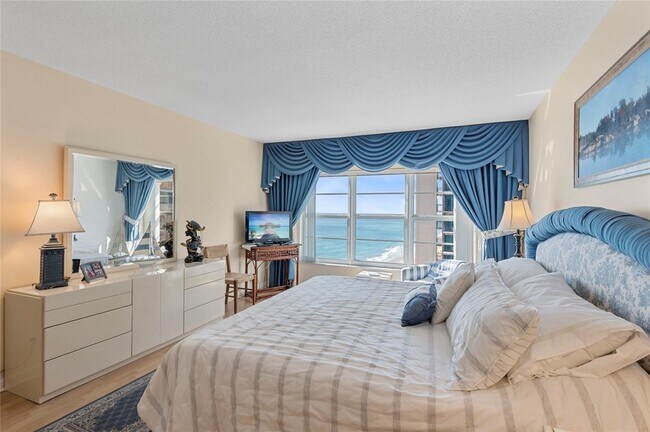 Building Photo - 3850 Galt Ocean Dr