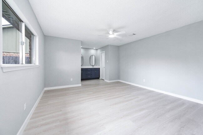 Building Photo - 3610 Brier Gardens Dr
