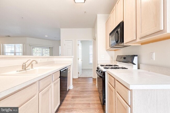 Building Photo - Spacious 2-bedroom 2 Bath condo in New Town