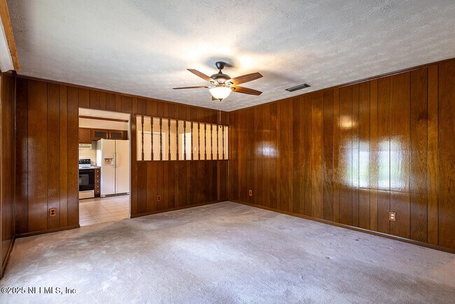 Building Photo - 1620 Bay Cir E