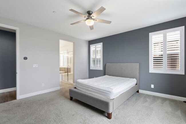 Building Photo - Springlake 3 Bedroom 3 Bathroom House