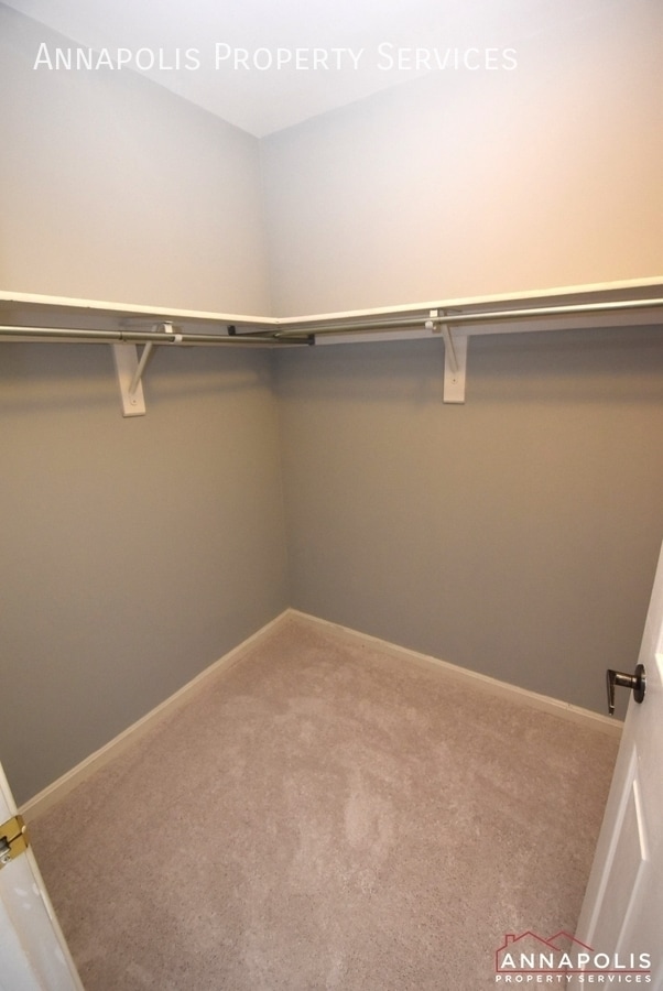 Building Photo - 2615 Compass Dr