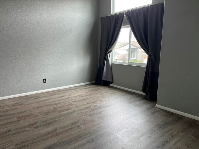 Building Photo - 2Bed/2.5Bath Condo Near Downtown Oceanside...