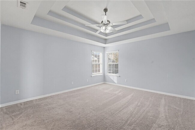 Building Photo - 585 Lynn Dr